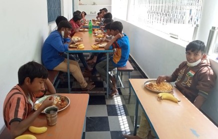 India pasti proteici bambini sieropositivi Karunapuram maschi